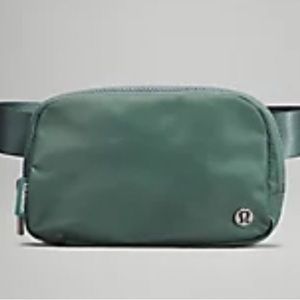 TIDEWATER TEAL - Lululemon Everyday Belt Bag - NWT